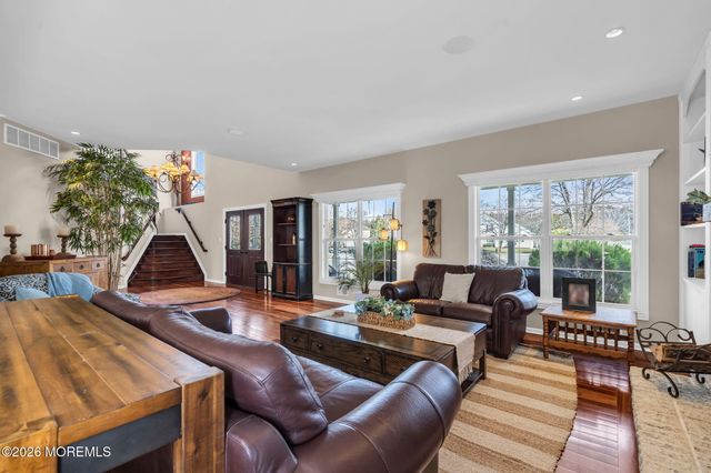 4 Susan Court, Farmingdale, NJ 07727