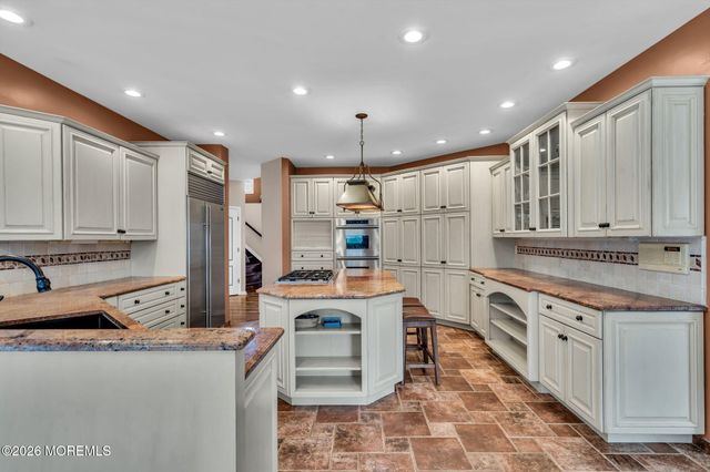 4 Susan Court, Farmingdale, NJ 07727