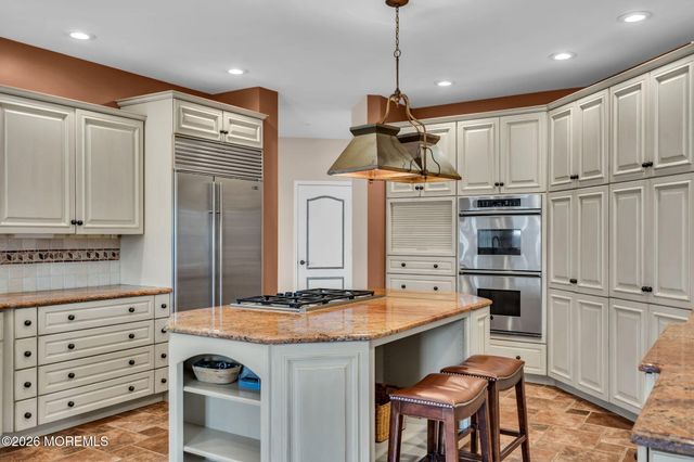 4 Susan Court, Farmingdale, NJ 07727