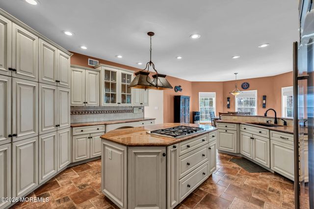 4 Susan Court, Farmingdale, NJ 07727