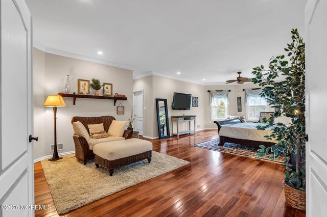 4 Susan Court, Farmingdale, NJ 07727