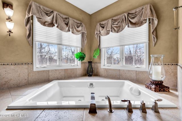 4 Susan Court, Farmingdale, NJ 07727
