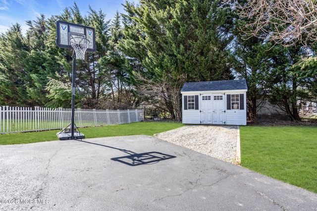 4 Susan Court, Farmingdale, NJ 07727