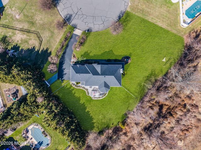 4 Susan Court, Farmingdale, NJ 07727