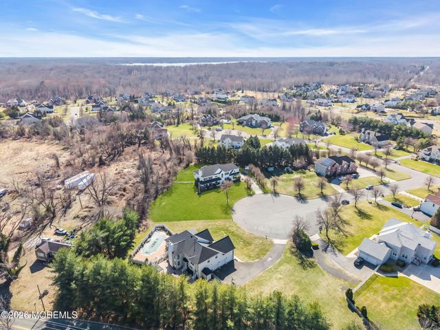 4 Susan Court, Farmingdale, NJ 07727