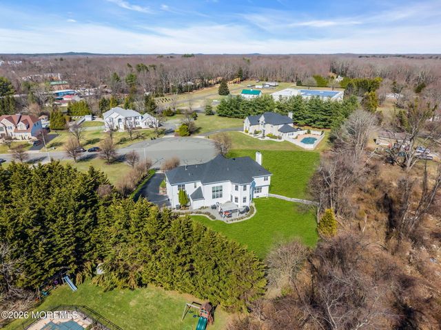 4 Susan Court, Farmingdale, NJ 07727