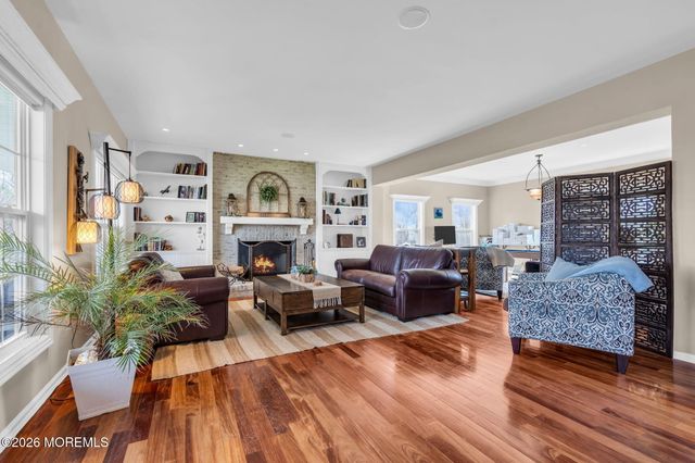 4 Susan Court, Farmingdale, NJ 07727