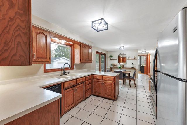 3025 LAWNDALE DRIVE, Green Bay, WI 54311