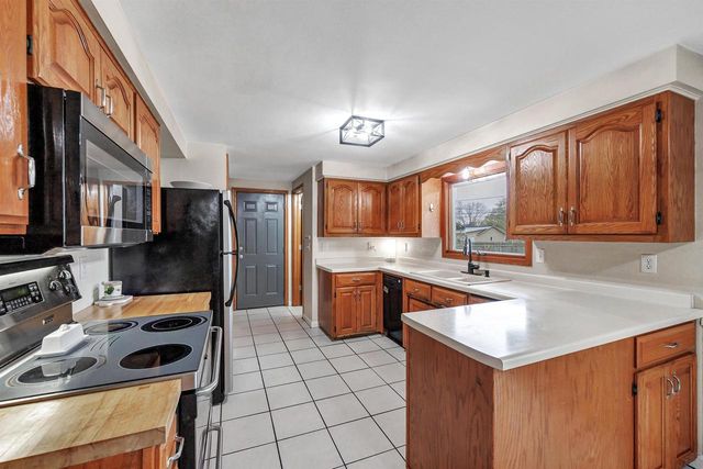3025 LAWNDALE DRIVE, Green Bay, WI 54311
