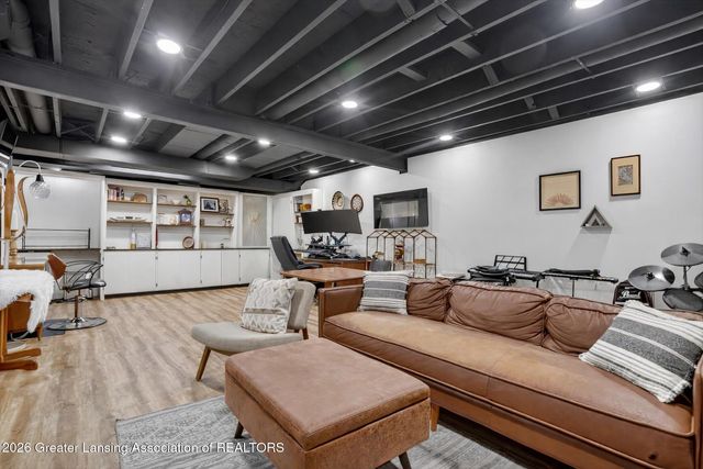 1800-1810 S Foxcroft Road, East Lansing, MI 48823