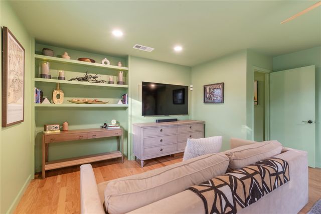 1106 Mission Ridge BLVD B, Austin, TX 78704