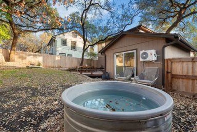 1106 Mission Ridge BLVD B, Austin, TX 78704