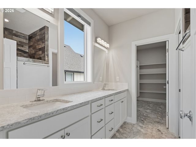16378 HUNTER Ave, Oregon City, OR 97045