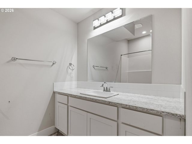 16378 HUNTER Ave, Oregon City, OR 97045