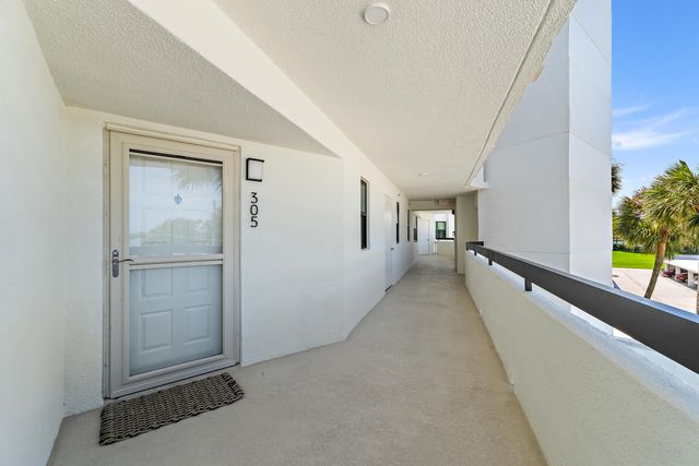 19800 Sandpointe Bay Drive N 305, Tequesta, FL 33469