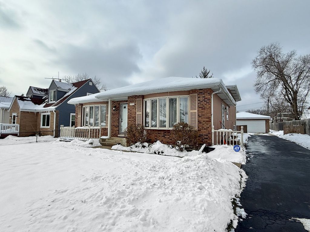 330 N Fairfield Avenue, Lombard, IL 60148