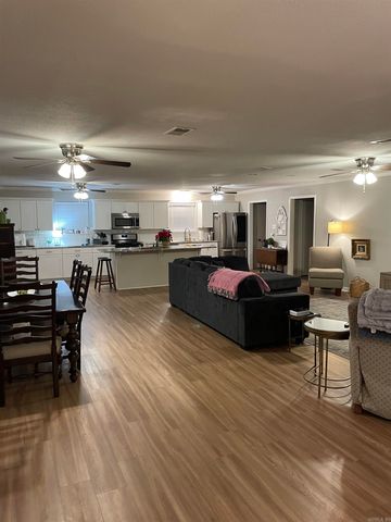 1902 S Cherry Street, Stuttgart, AR 72160