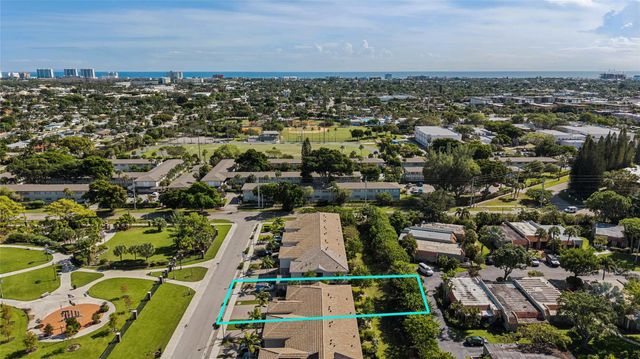 180 SE 5th Ct, Deerfield Beach, FL 33441