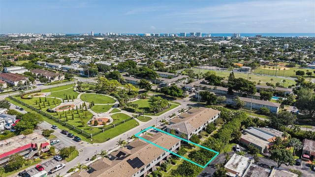 180 SE 5th Ct, Deerfield Beach, FL 33441