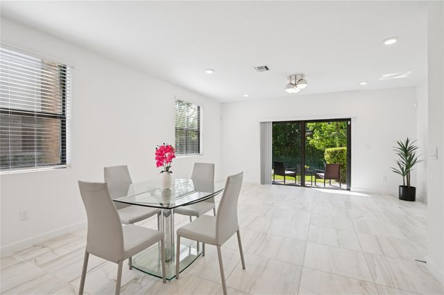 180 SE 5th Ct, Deerfield Beach, FL 33441