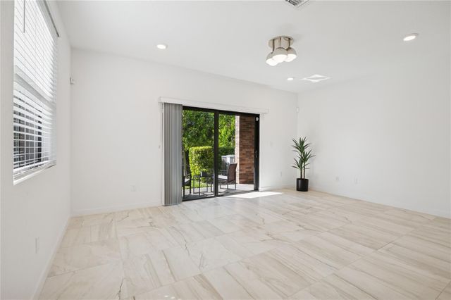 180 SE 5th Ct, Deerfield Beach, FL 33441