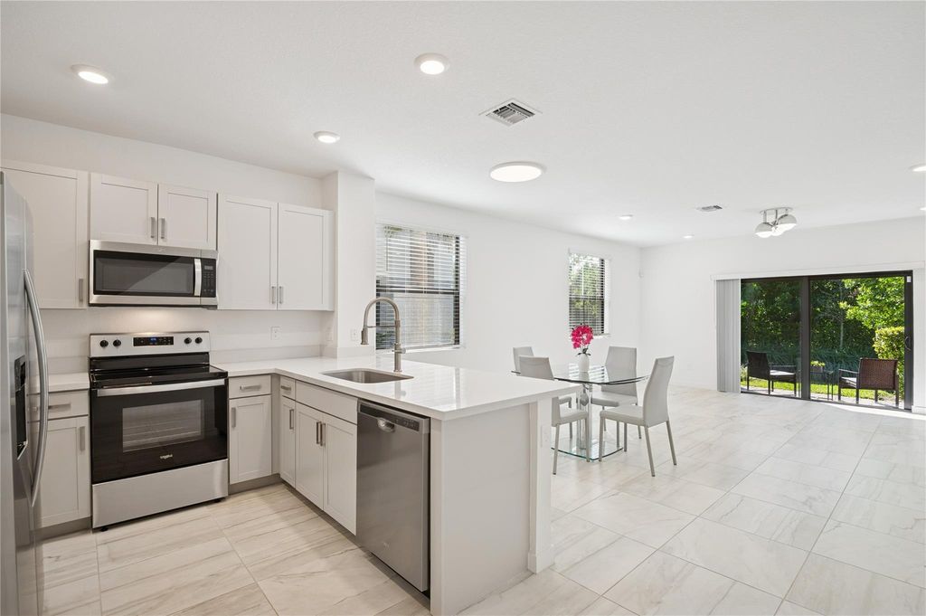 180 SE 5th Ct, Deerfield Beach, FL 33441