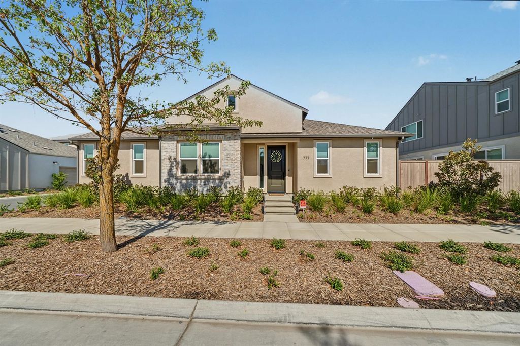 Image 1 of property listing at 777 Josephine Avenue, Madera, CA 93636