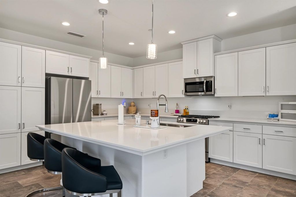 Image 11 of property listing at 777 Josephine Avenue, Madera, CA 93636