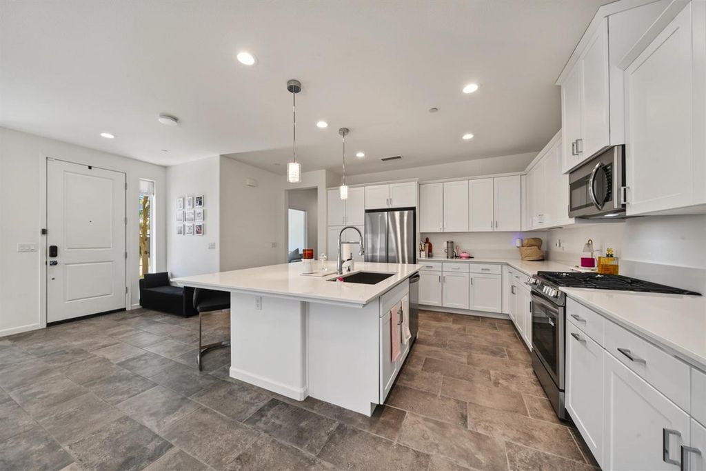Image 14 of property listing at 777 Josephine Avenue, Madera, CA 93636