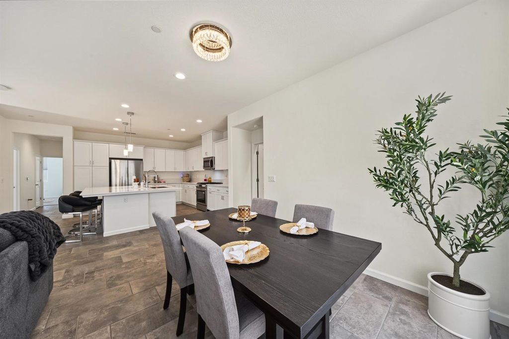 Image 18 of property listing at 777 Josephine Avenue, Madera, CA 93636