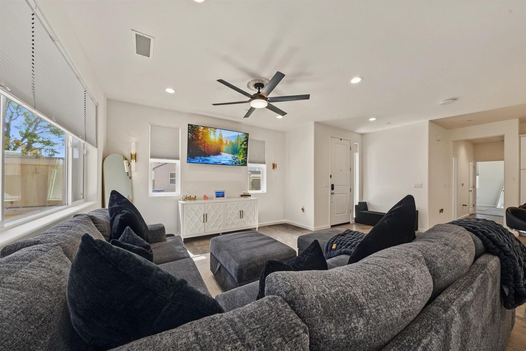 Image 20 of property listing at 777 Josephine Avenue, Madera, CA 93636