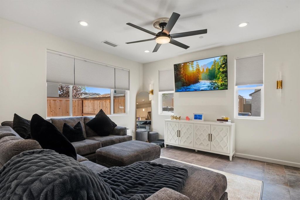 Image 21 of property listing at 777 Josephine Avenue, Madera, CA 93636