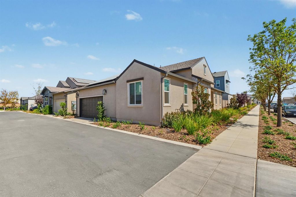 Image 7 of property listing at 777 Josephine Avenue, Madera, CA 93636
