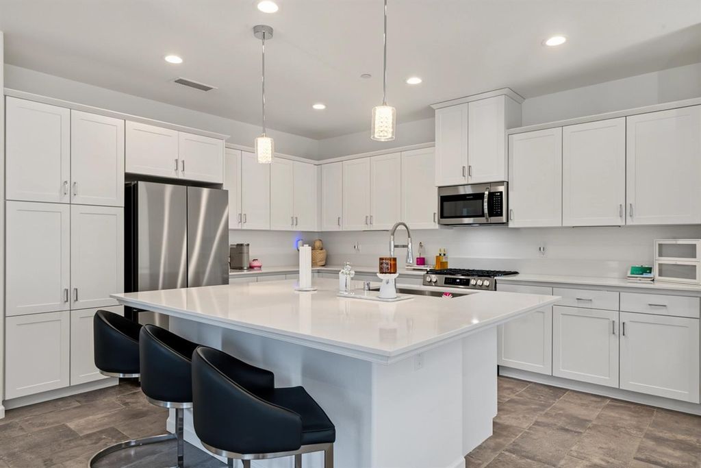 Image 9 of property listing at 777 Josephine Avenue, Madera, CA 93636