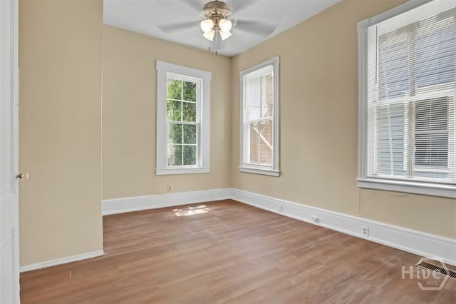 111 E 39th Street, Savannah, GA 31401