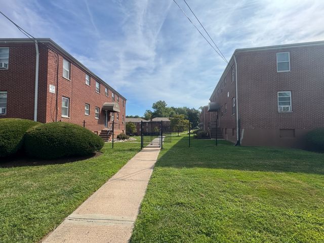 20 Clermont St Avenue Apt 4, Hartford, CT 06106