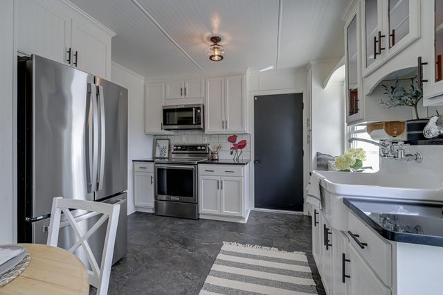 8701 Elliot Avenue S, Bloomington, MN 55420