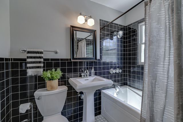 8701 Elliot Avenue S, Bloomington, MN 55420