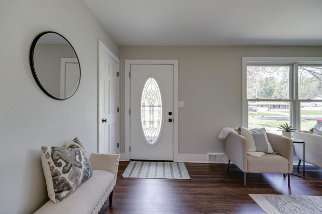 8701 Elliot Avenue S, Bloomington, MN 55420