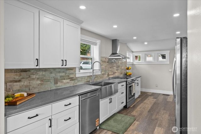 170 N Sunset Drive, Camano Island, WA 98282