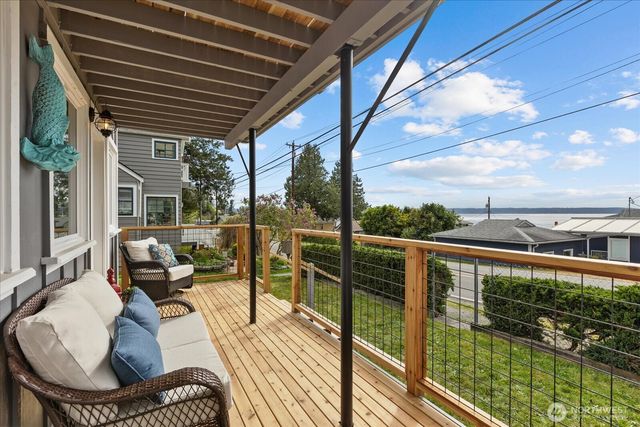 170 N Sunset Drive, Camano Island, WA 98282
