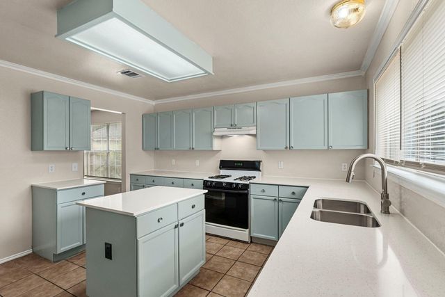 8731 Minot CIR, Austin, TX 78748