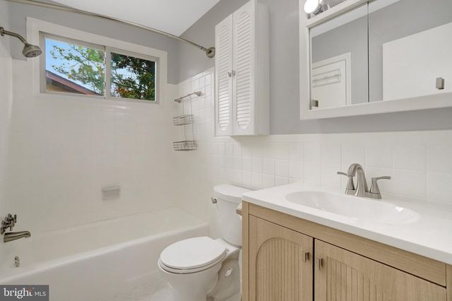 2800 JOSEPH MAKELL CT, Alexandria, VA 22306