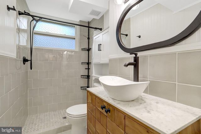 2800 JOSEPH MAKELL CT, Alexandria, VA 22306