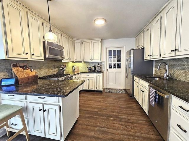 820 Oakhaven Drive, Roswell, GA 30075