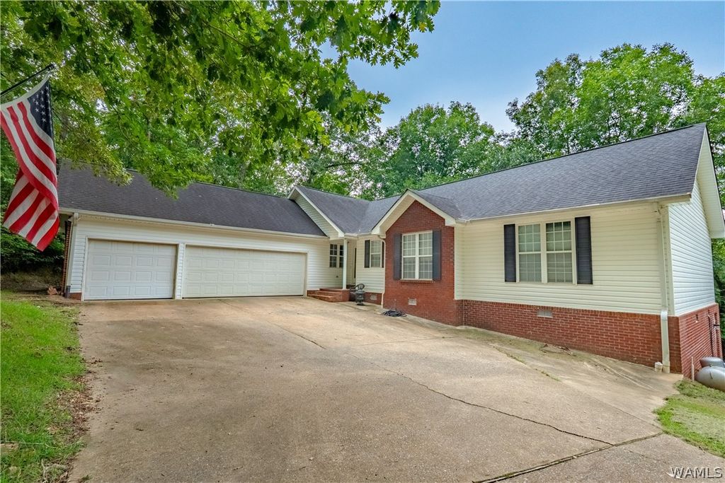 1642 Eastshore Drive, Cottondale, AL 35453