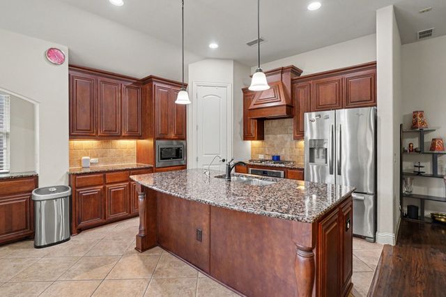 2412 Lynbridge Drive, Plano, TX 75025