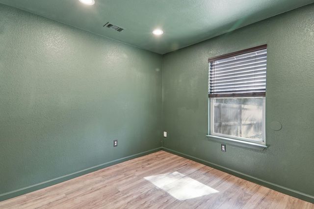 119 N Kanaio DR, Bastrop, TX 78602