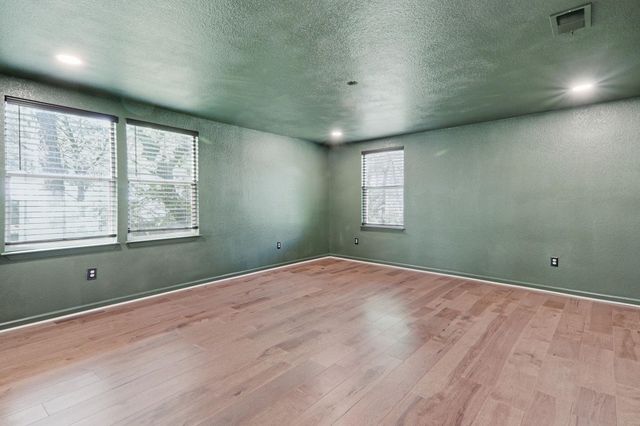 119 N Kanaio DR, Bastrop, TX 78602