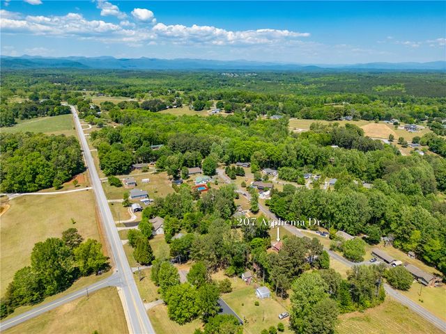 207 Arphenia Drive, West Union, SC 29696